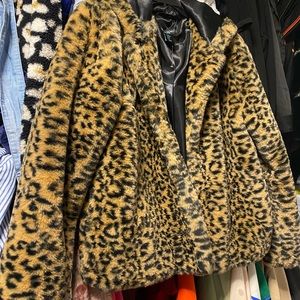 Beautiful cheetah fur polyester jacket